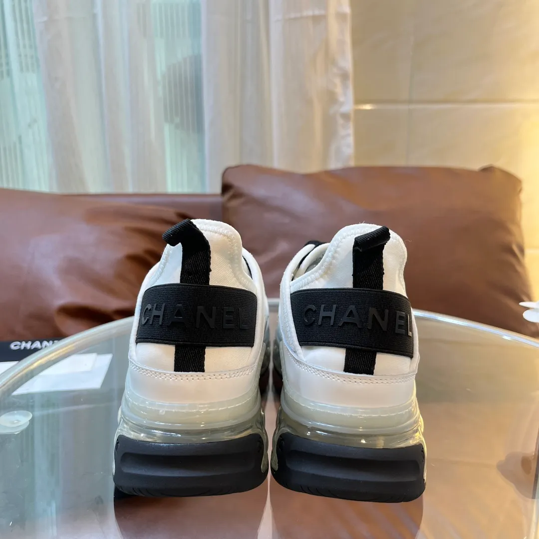 👟👟Ex-factory price 600👟👟 [Long-term supply of high-end versions] ⚠️Note: This model has many colors and the market has a complete range of colors. Welcome to consult ~ chanel Chanel Xiaoxiang casual sports shoes for couples and dad shoes for couples. The original version of the counter is 1:1, each color is accurately matched, and the internal standard is coded. ❣️Fabric material: original imported cow down + imported fabric, ❣️Inner material: imported breathable velvet, ❣️Outsole material: Original 1:1 mold opening, 3 layers of TPU ❣️Number of sizes: Women's 35-42 Men's 39-46 (Men's ➕10) Couple's version (with full set of high-end packaging)